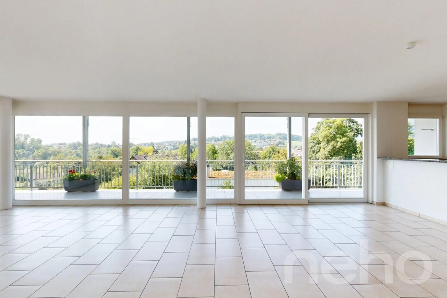 Appartamento in Terrazza Luminoso con Vista Panoramica & Comfort - Foto 4 di 12