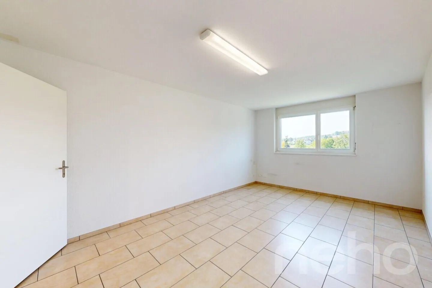 Appartamento in Terrazza Luminoso con Vista Panoramica & Comfort - Foto 5 di 12