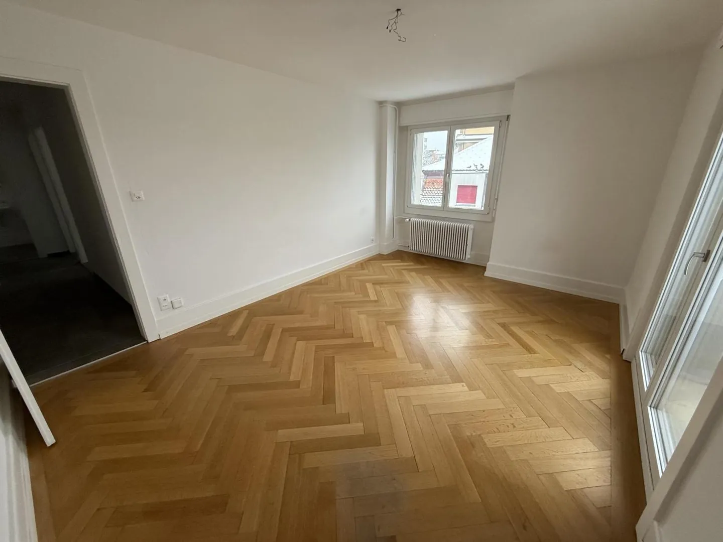 Beautiful 2.5-room apartment with balcony, 5 minutes from the train station - Photo 4 of 13