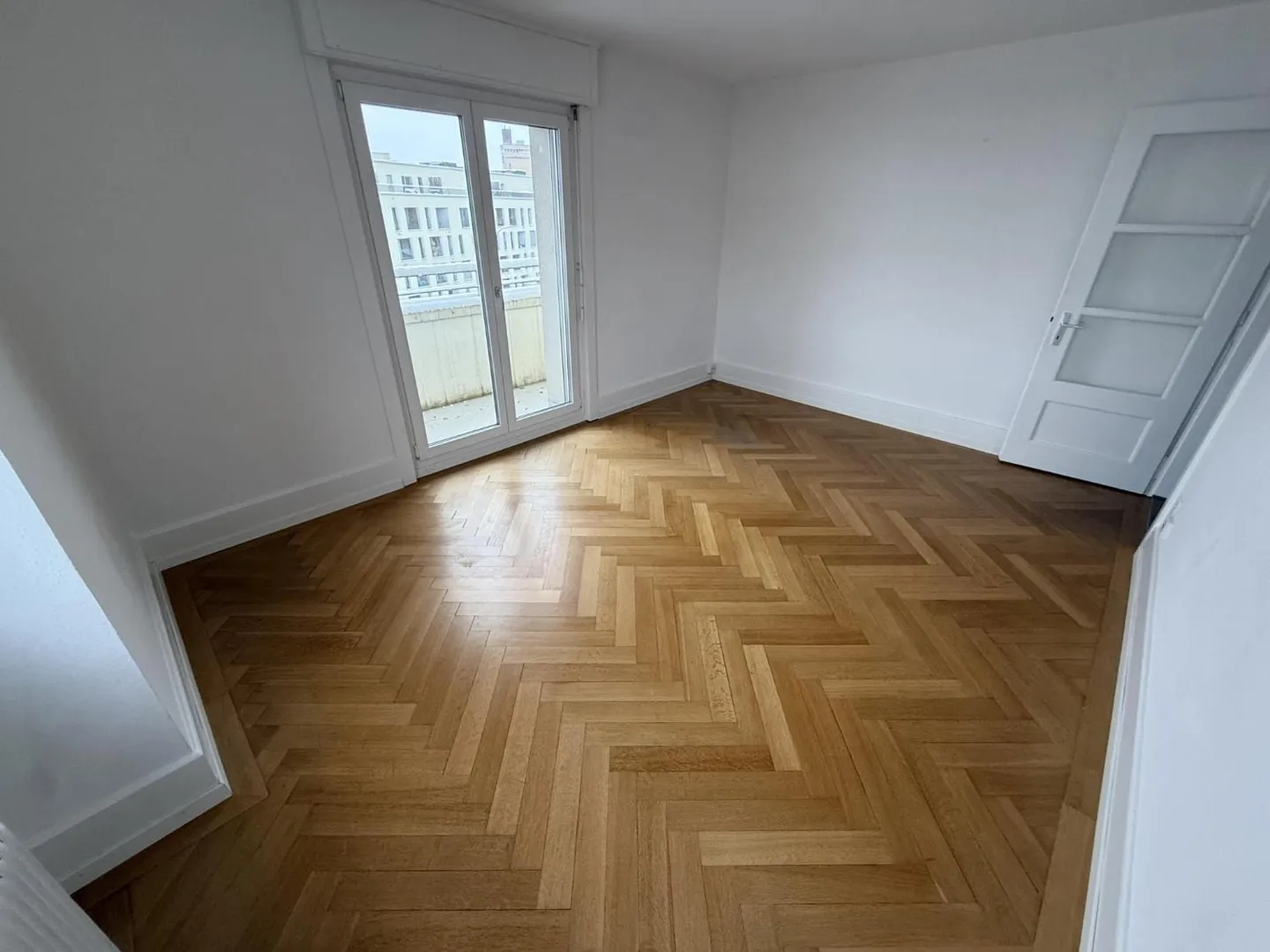 Beautiful 2.5-room apartment with balcony, 5 minutes from the train station - Photo 6 of 13