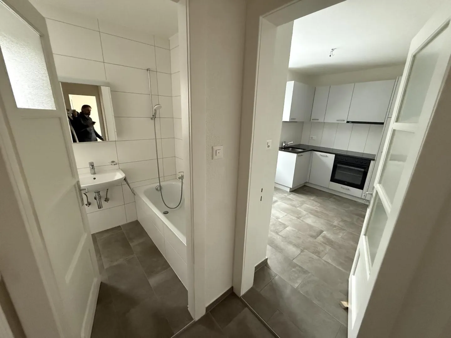 Beautiful 2.5-room apartment with balcony, 5 minutes from the train station - Photo 11 of 13