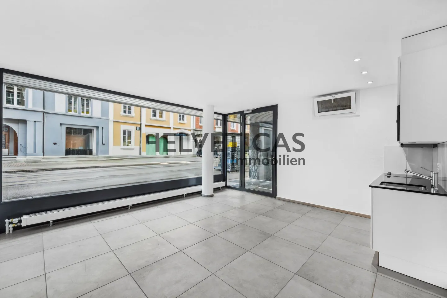 Yield Property with 11 Apartments and 1 Commercial Space in Basel-Stadt - Photo 4 of 16