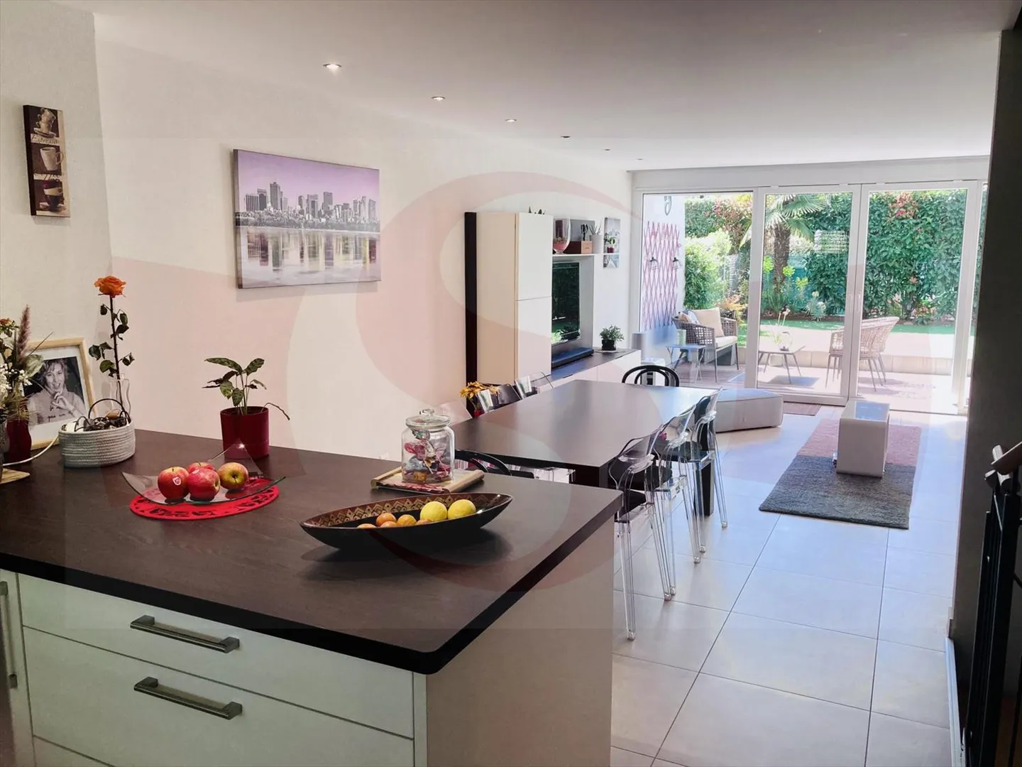 Sehr schöne Reihenvilla mit 6 Zimmern - Foto 1 von 13