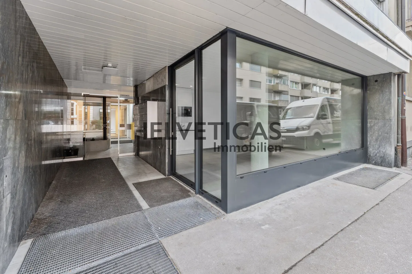 Yield Property with 11 Apartments and 1 Commercial Space in Basel-Stadt - Photo 2 of 16