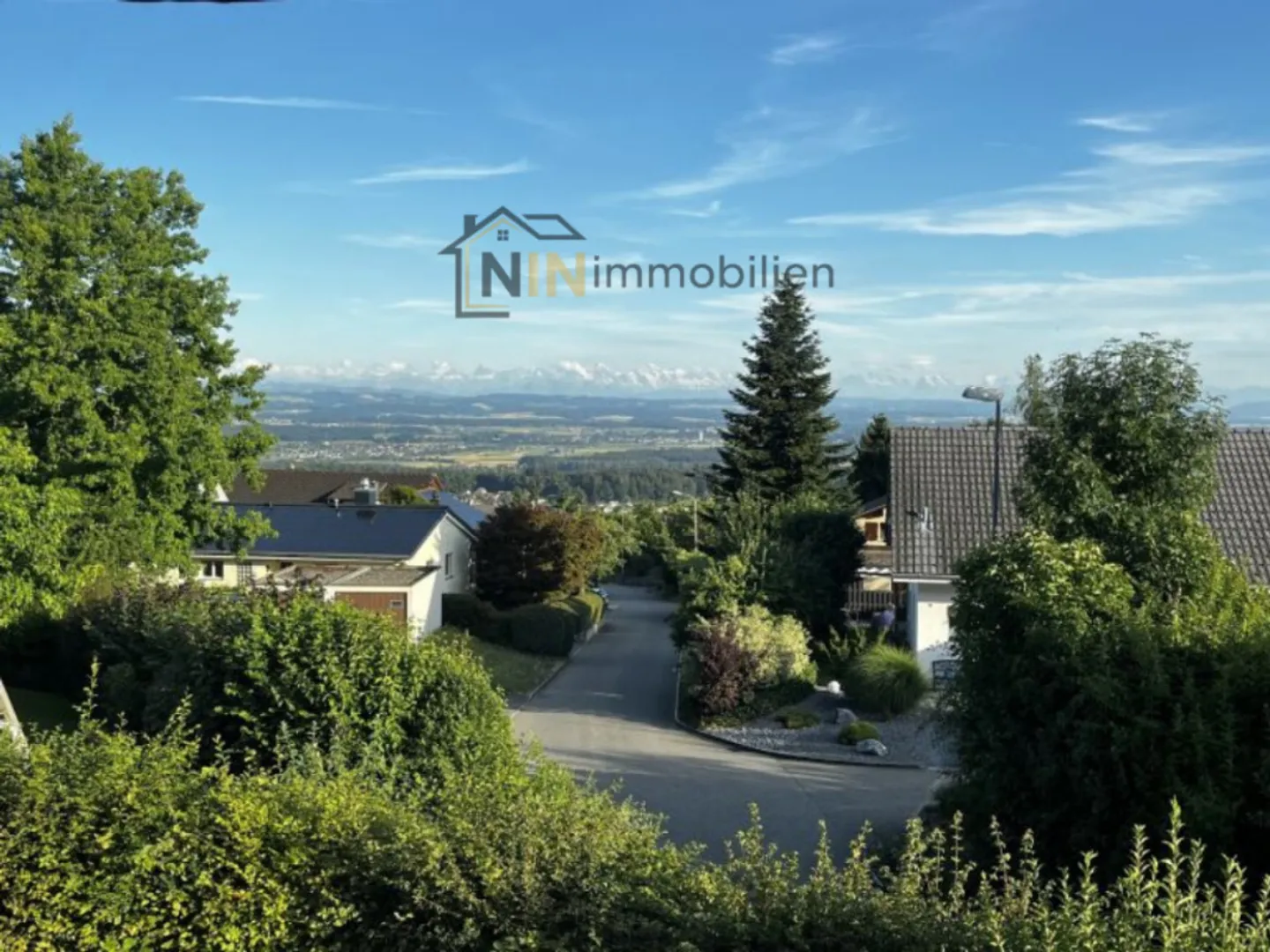 Charming with Alpine View - Photo 2 of 6