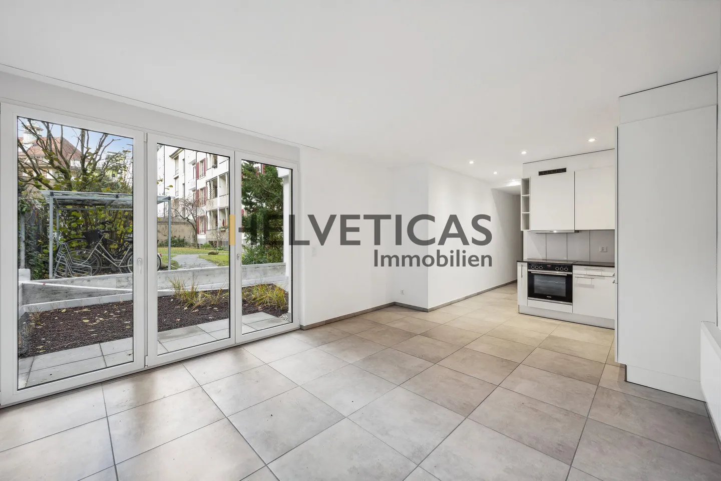 Yield Property with 11 Apartments and 1 Commercial Space in Basel-Stadt - Photo 3 of 16
