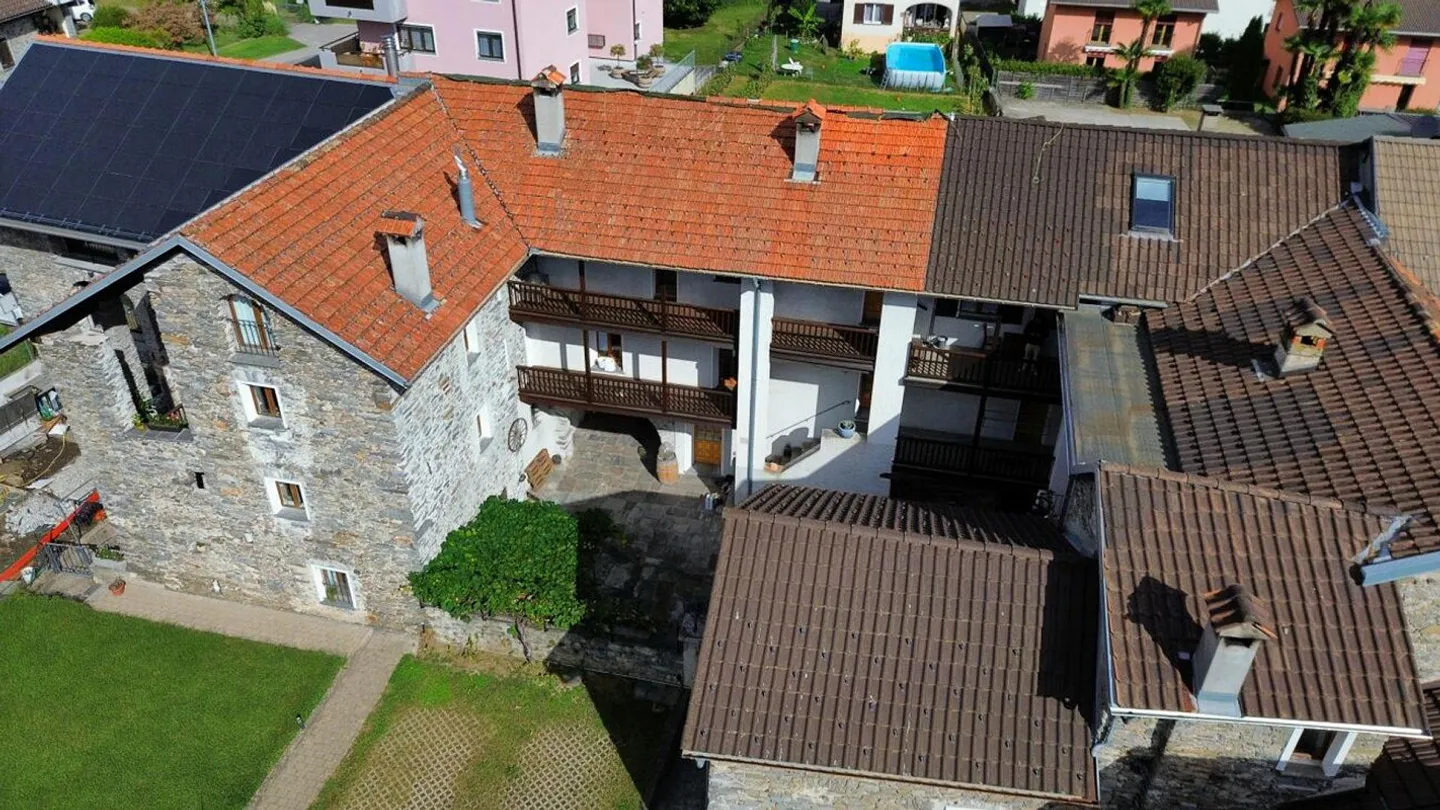 Romantic apartment in the village center, with elevator and garden - Photo 10 of 10