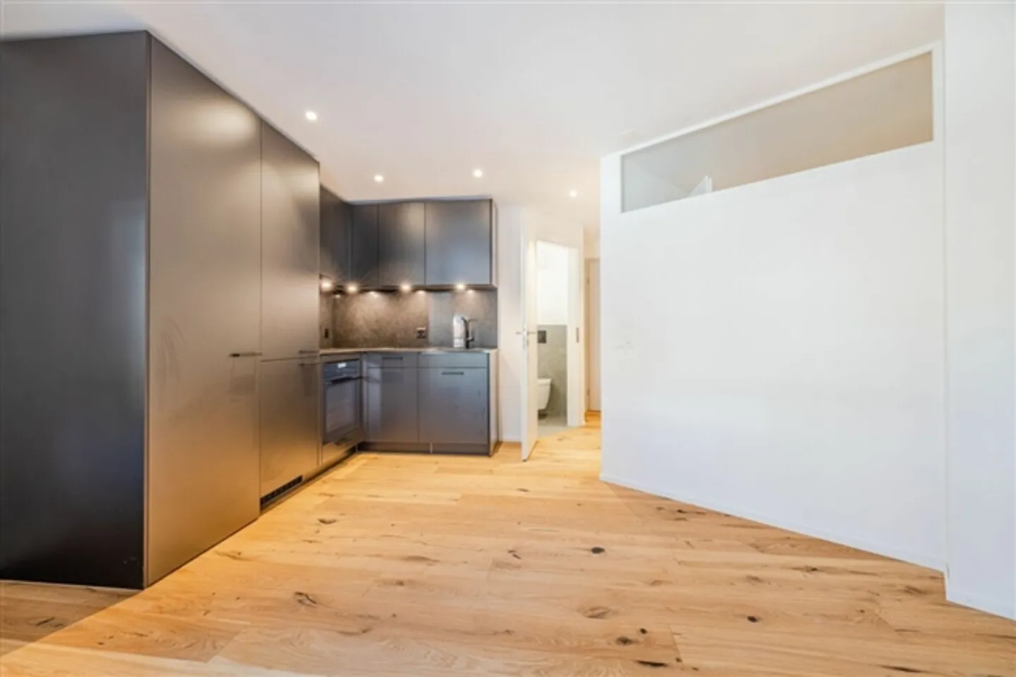 «NEUBAU Kernsanierte 2.5-Zimmer Wohnung mit Balkon» - Foto 1 von 5