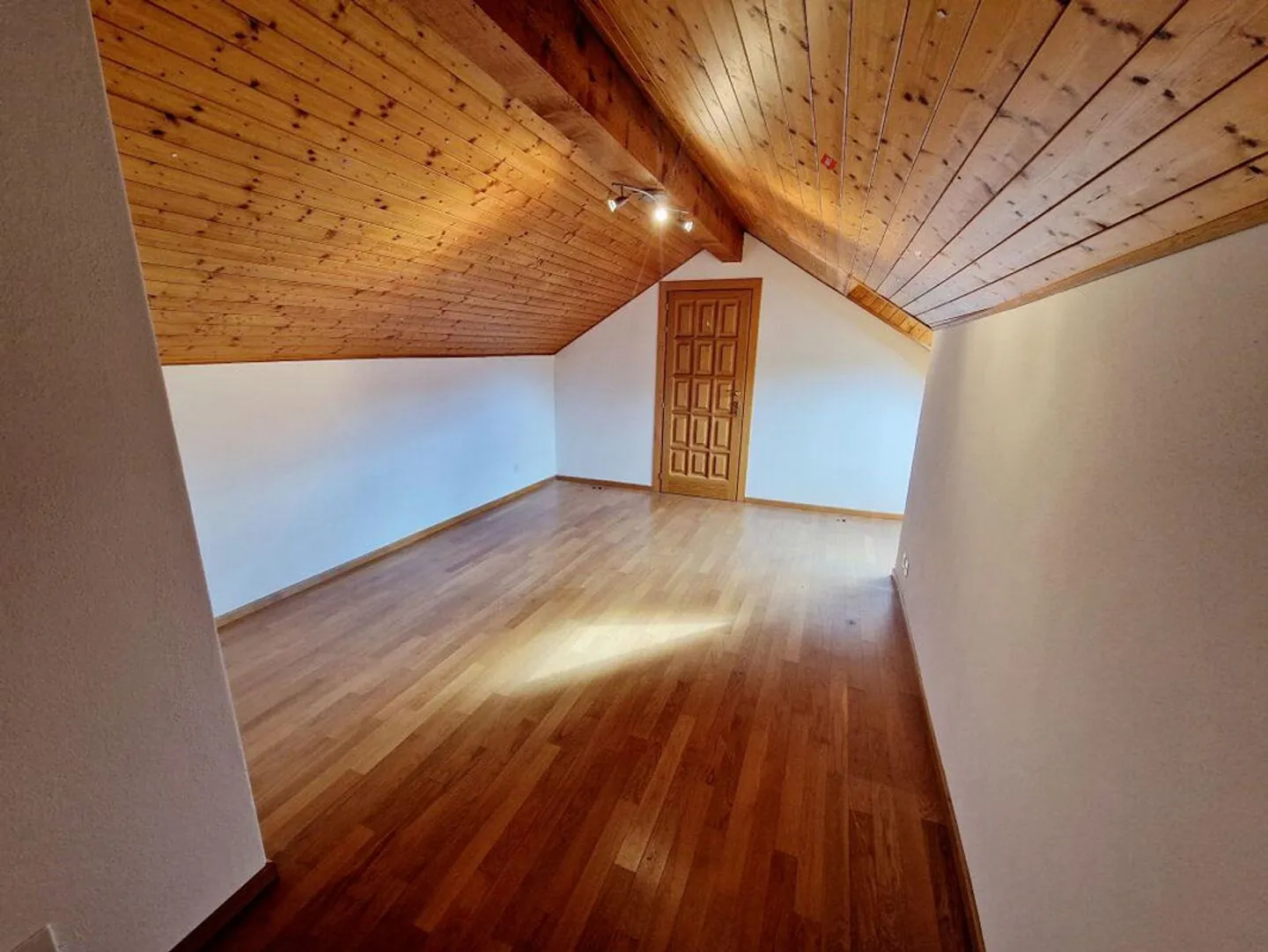 Romantic apartment in the village center, with elevator and garden - Photo 7 of 10