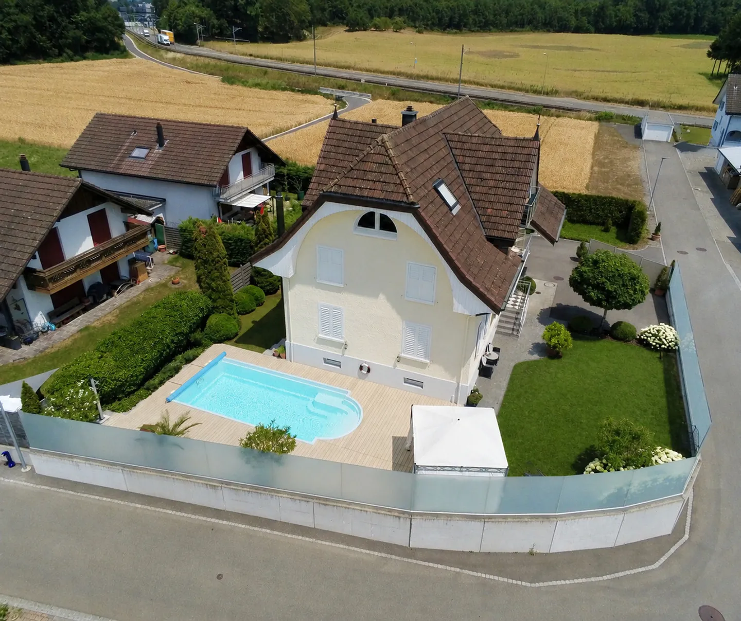 Charming Villa with Mountain Views - Photo 15 of 18