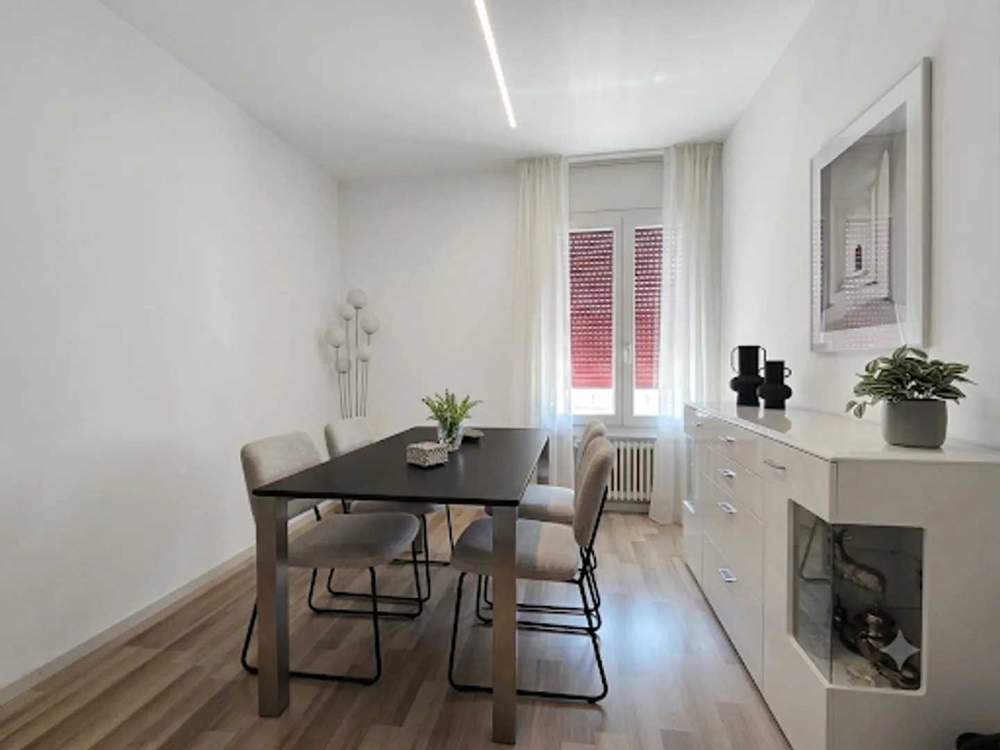 Mixed-use building - Photo 6 of 10