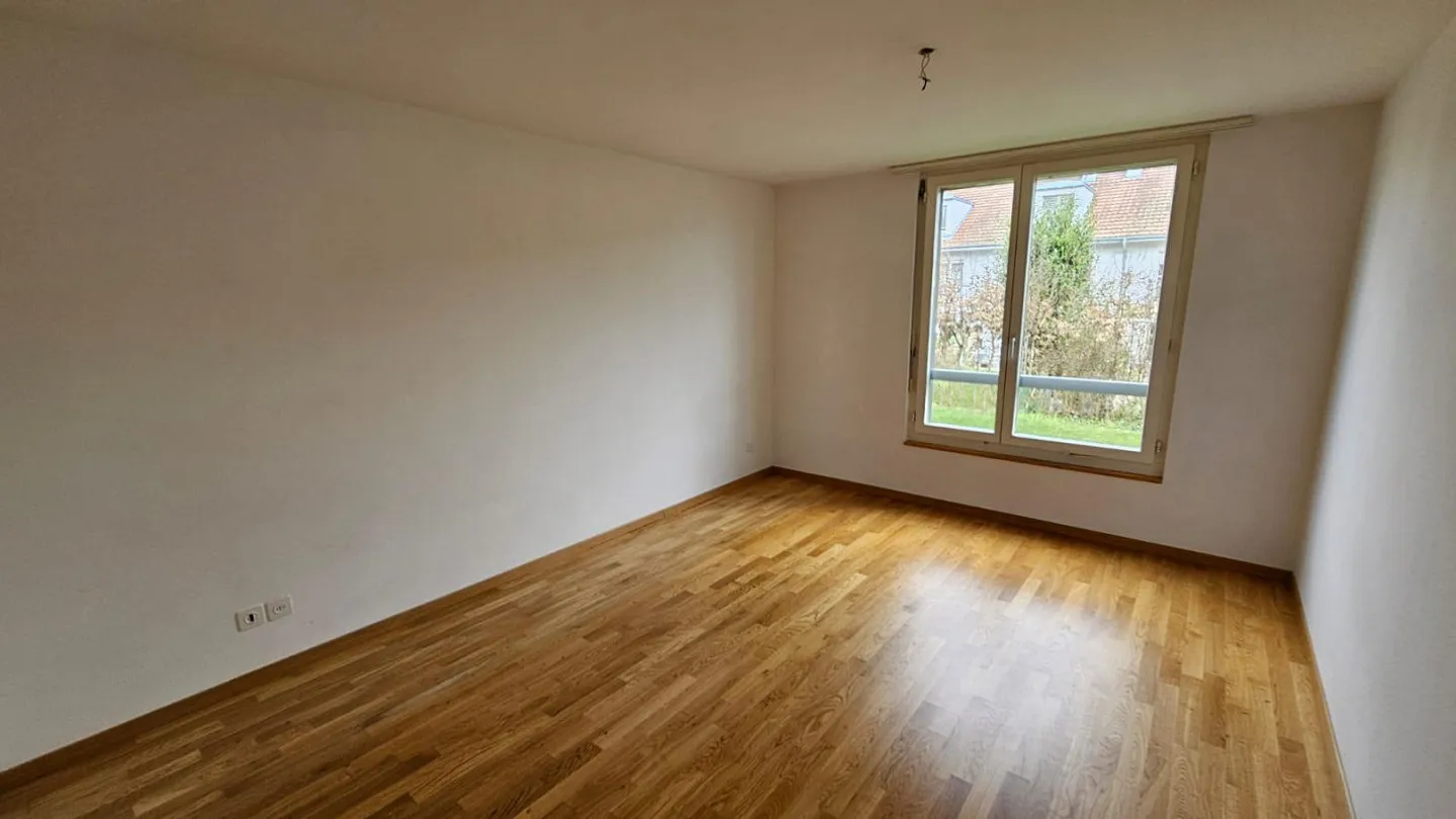 Grande appartement de 4,5 pièces au rez-de-chaussée - Photo 6 sur 12