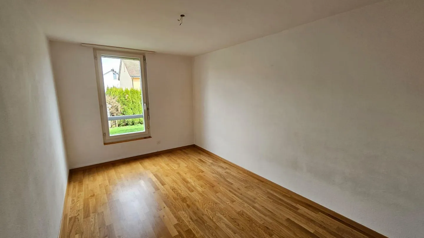 Grande appartement de 4,5 pièces au rez-de-chaussée - Photo 7 sur 12