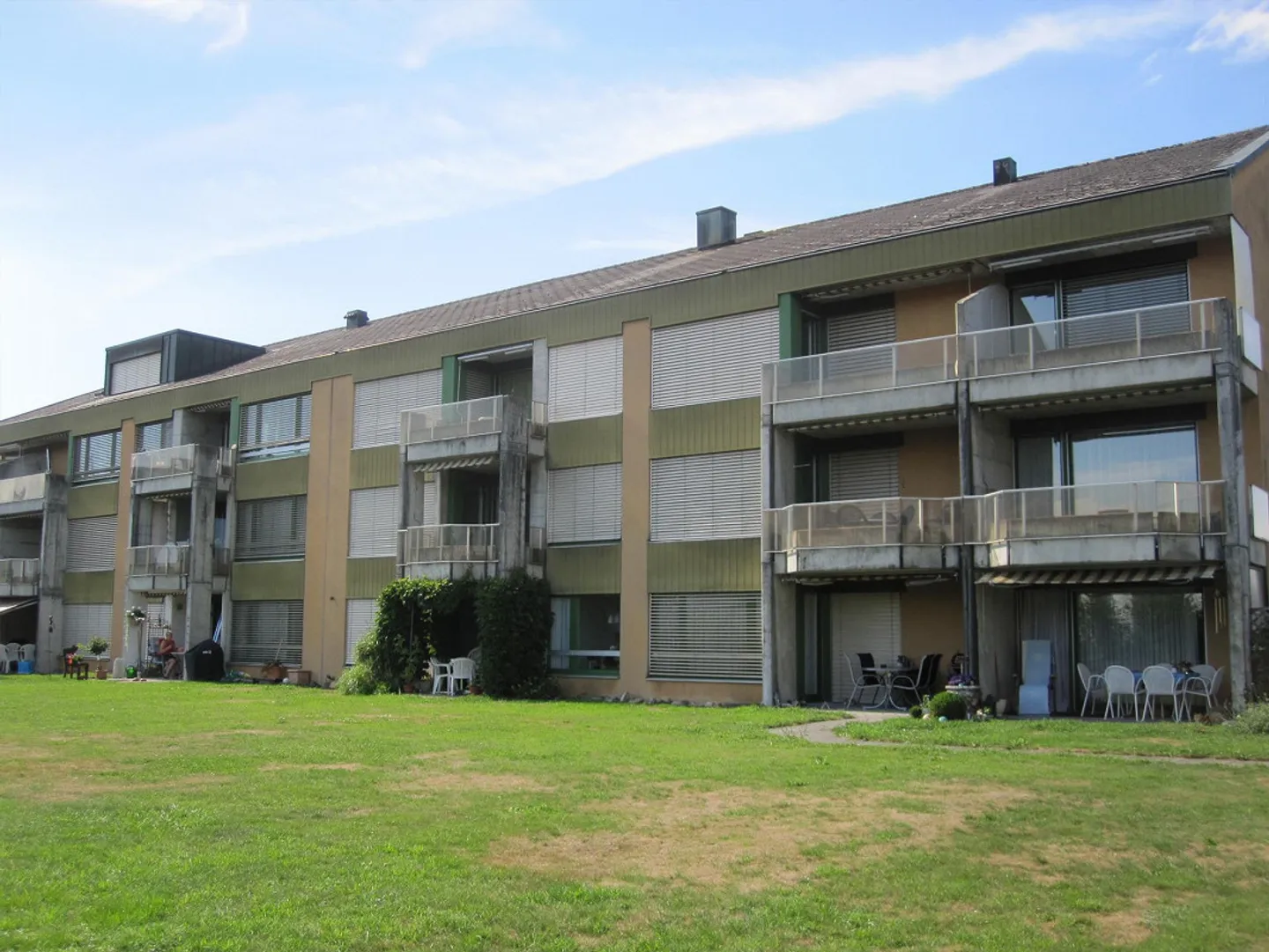 Grande appartement de 4,5 pièces au rez-de-chaussée - Photo 11 sur 12