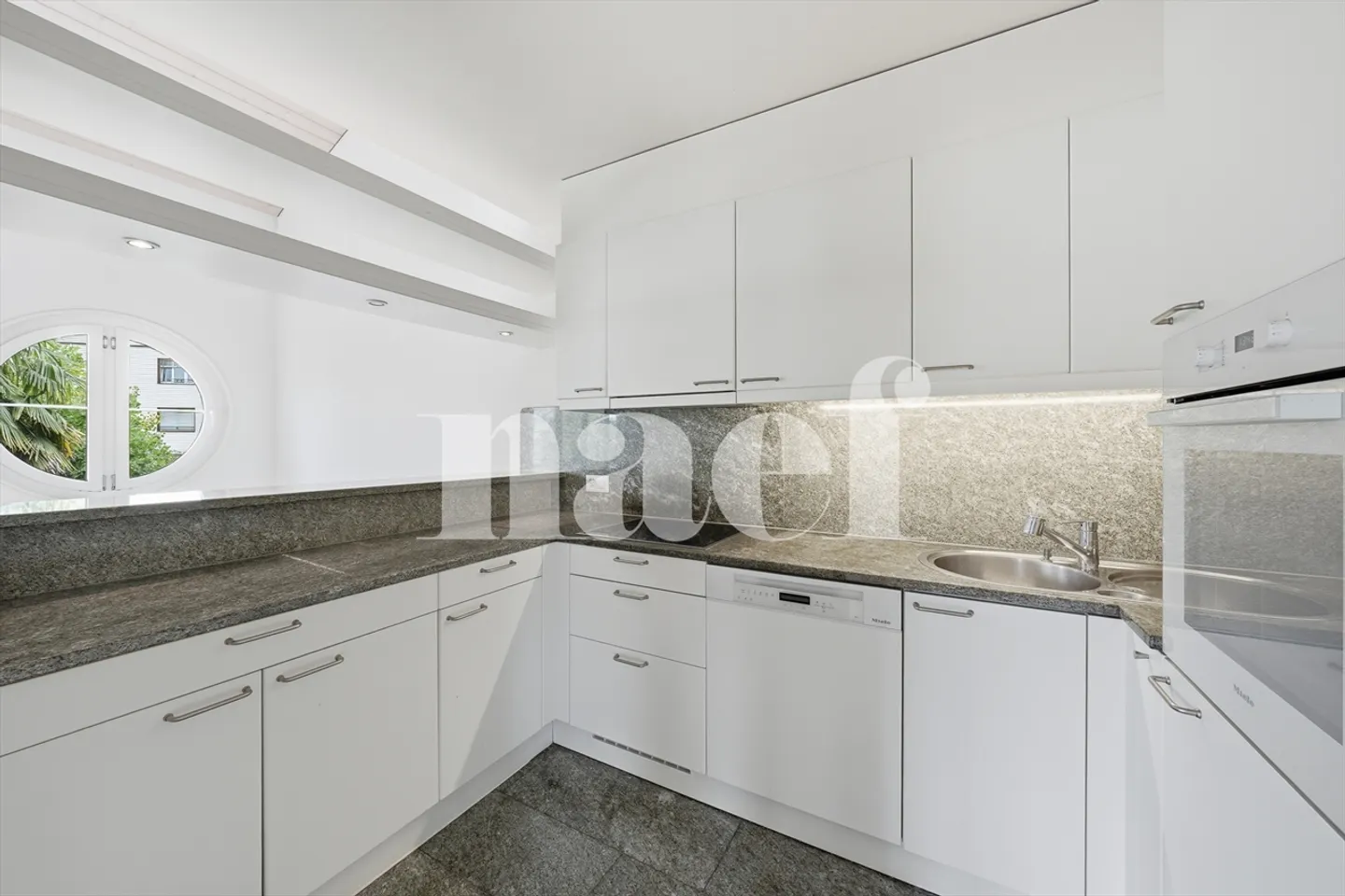 4.5-room apartment + mezzanine in the heart of Prangins - Photo 2 of 5