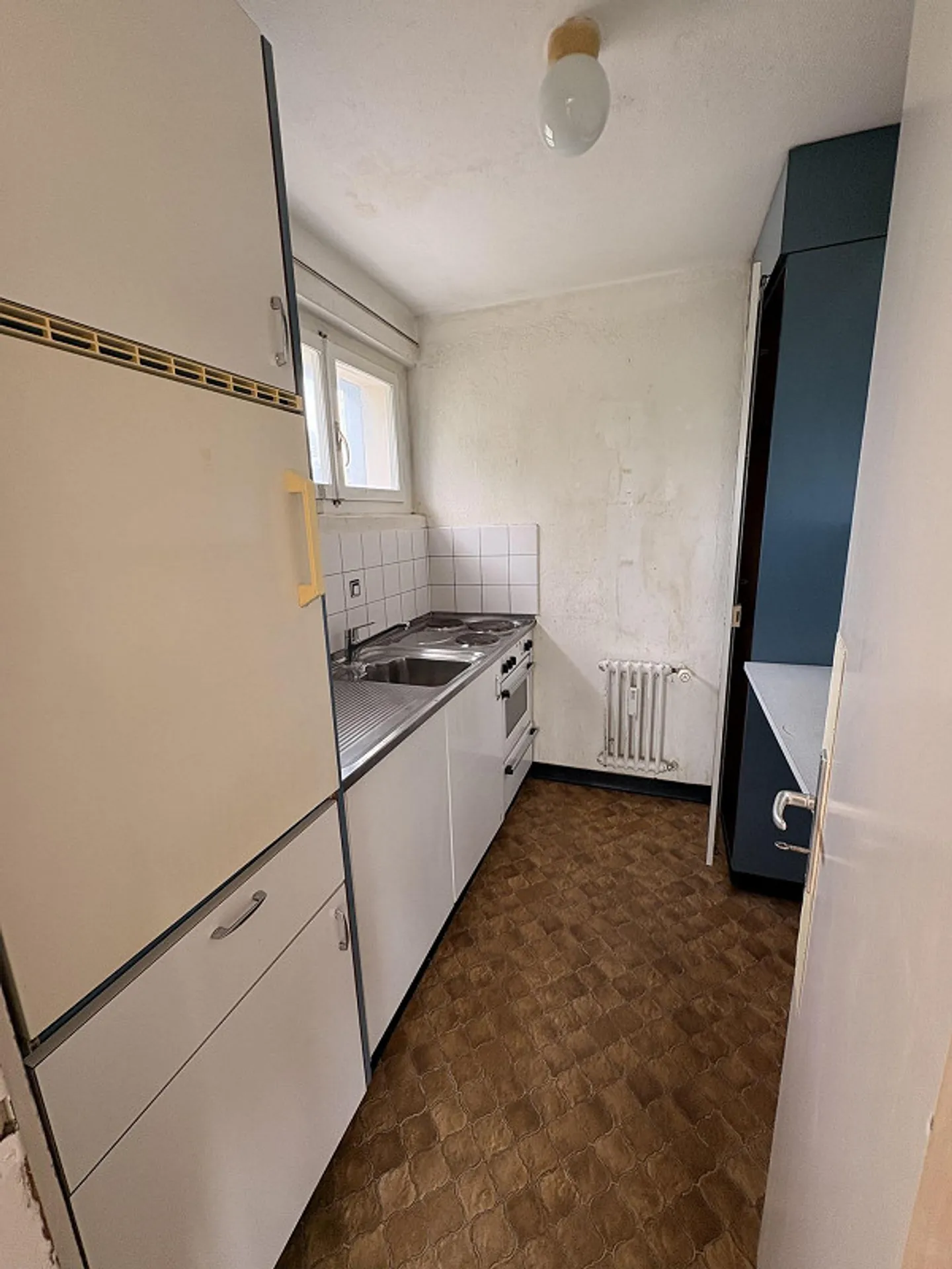 Design instead of just moving in: 4.5-room apartment at a low price - Photo 3 of 8