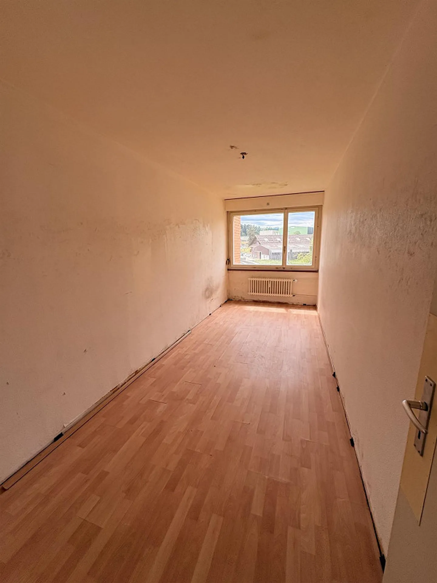 Design instead of just moving in: 4.5-room apartment at a low price - Photo 4 of 8