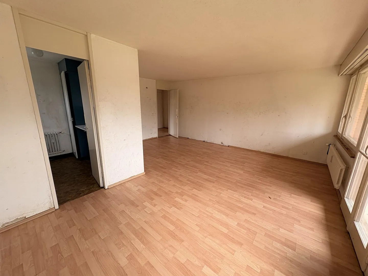 Design instead of just moving in: 4.5-room apartment at a low price - Photo 2 of 8