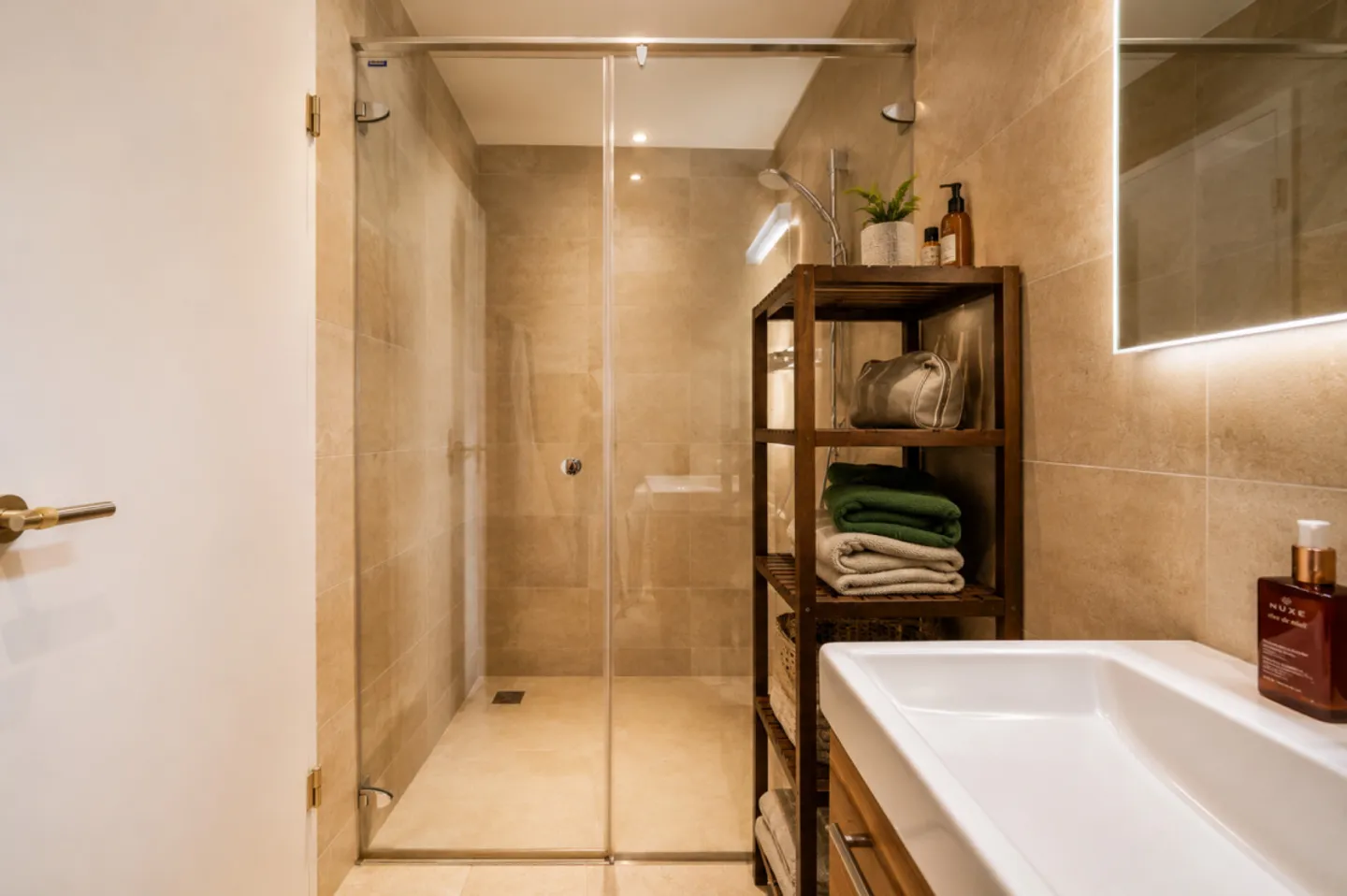 Appartement élégant avec vue sur la ville - Photo 10 sur 14