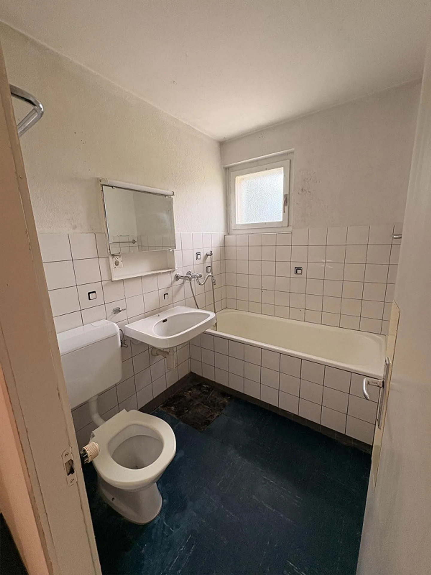 Design instead of just moving in: 4.5-room apartment at a low price - Photo 7 of 8