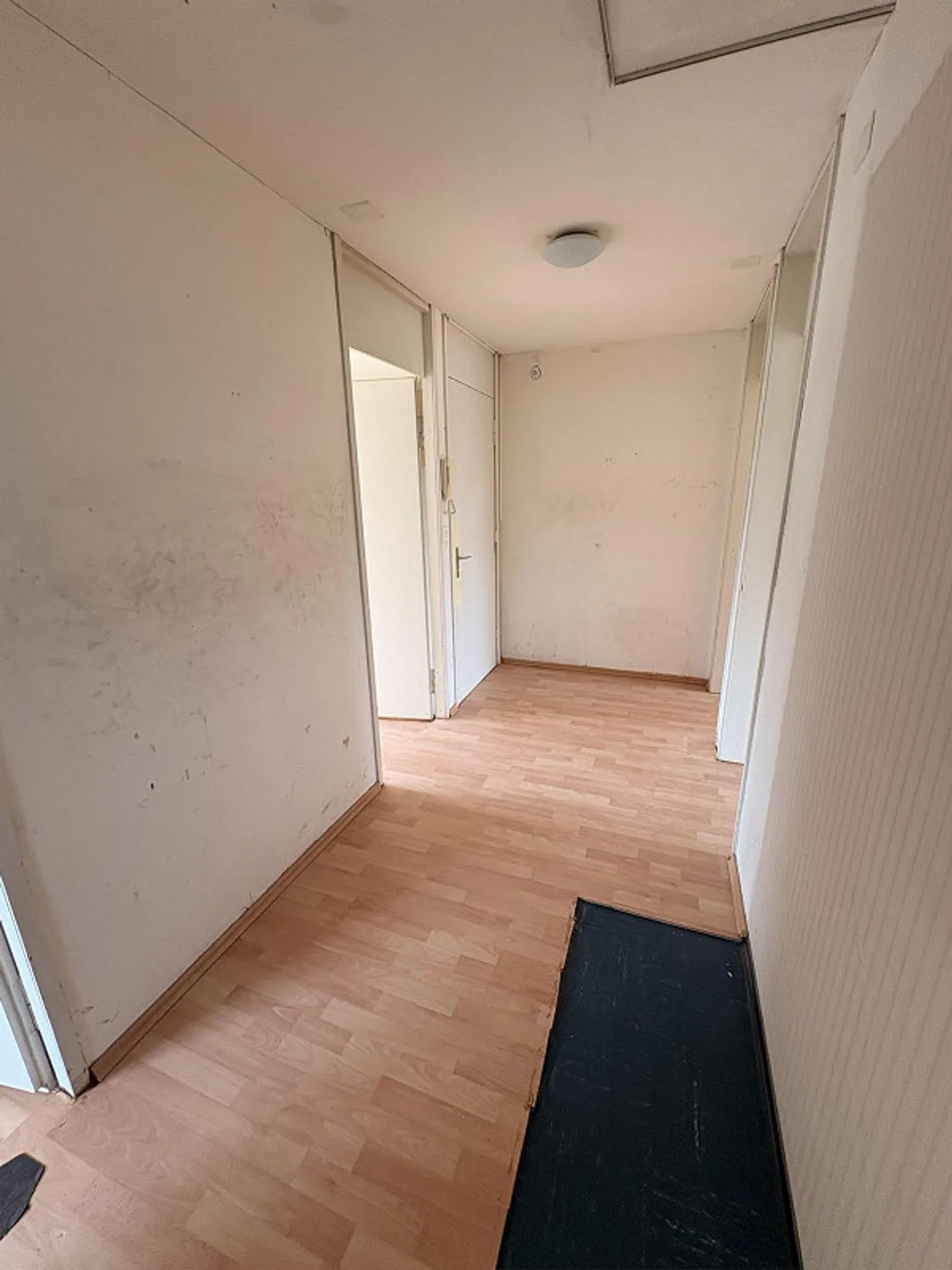 Design instead of just moving in: 4.5-room apartment at a low price - Photo 8 of 8