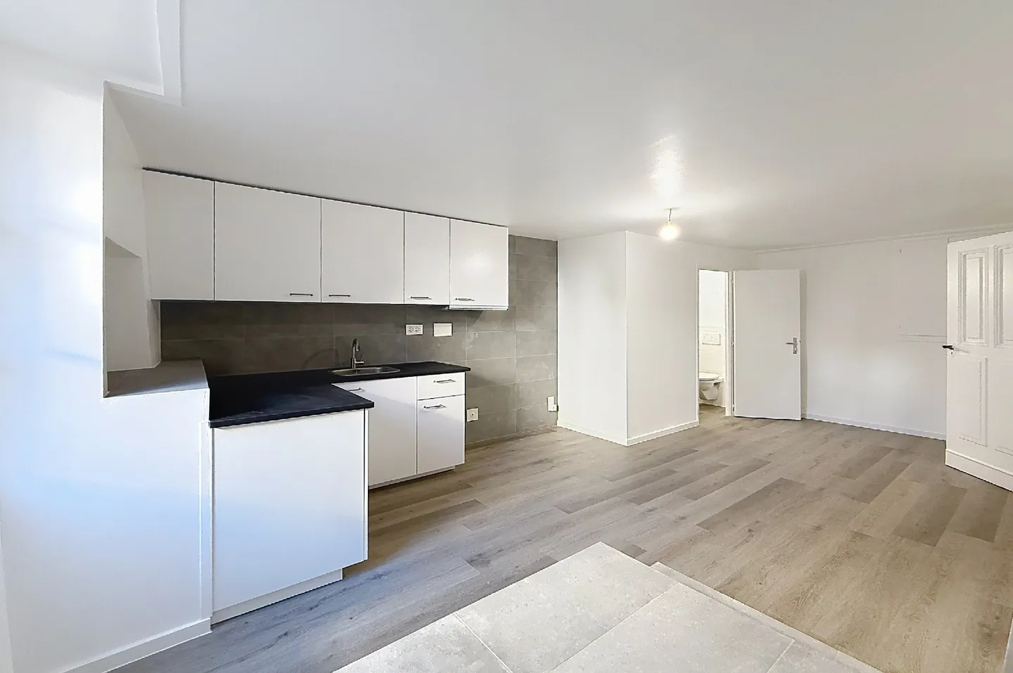 Commercial Space in Coppet - Photo 4 of 4