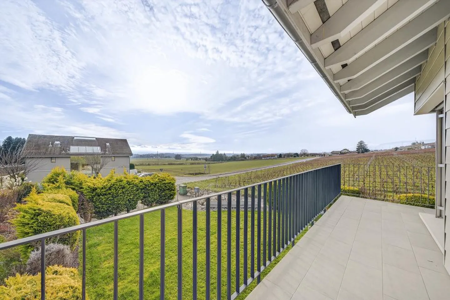 HARMONIE UND KOMFORT IM HERZEN DER WEINBERGE - Foto 1 von 7