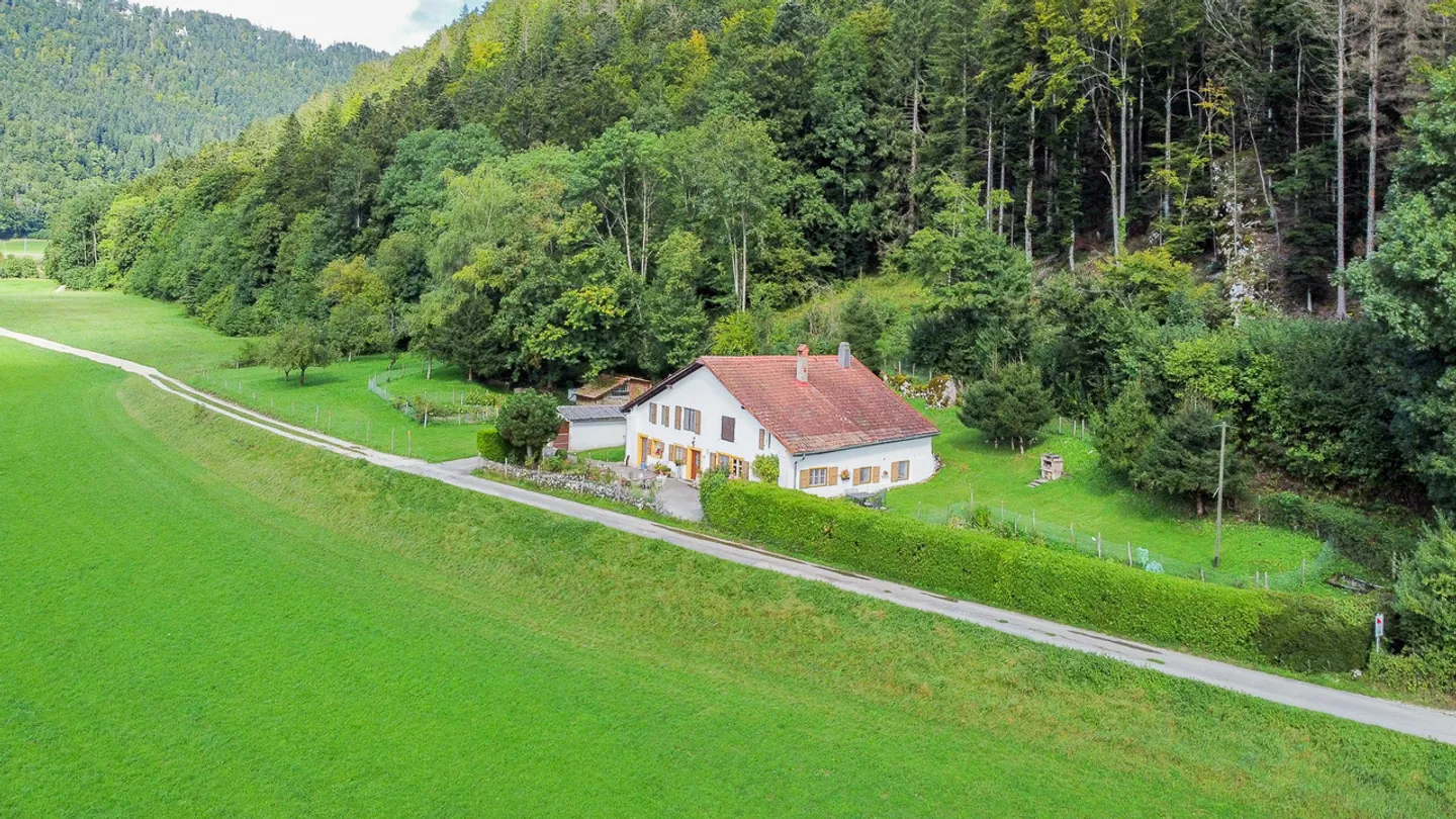Alte Farm auf einem 2'169 m2 großen Grundstück + 6'072 m2 Land - Foto 1 von 22