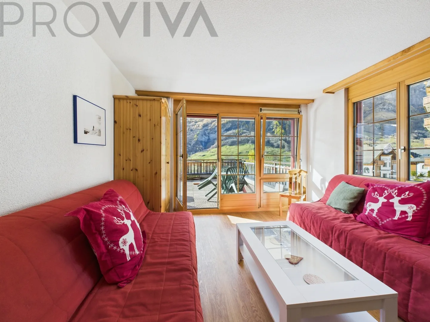 Moments ensoleillés et vue sur la montagne : appartement avec terrasse spacieuse - Photo 3 sur 6