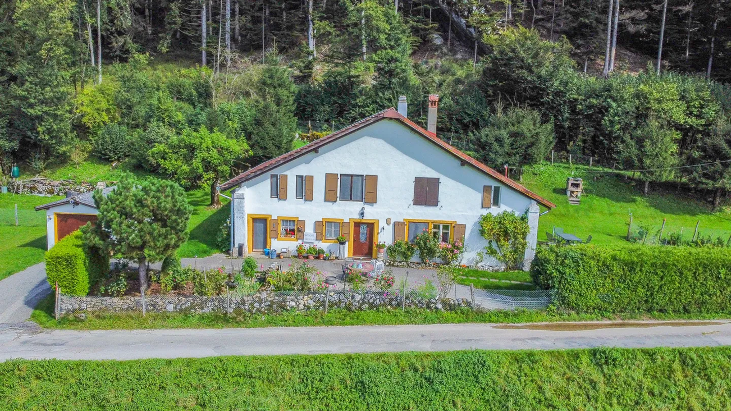 Alte Farm auf einem 2'169 m2 großen Grundstück + 6'072 m2 Land - Foto 2 von 22