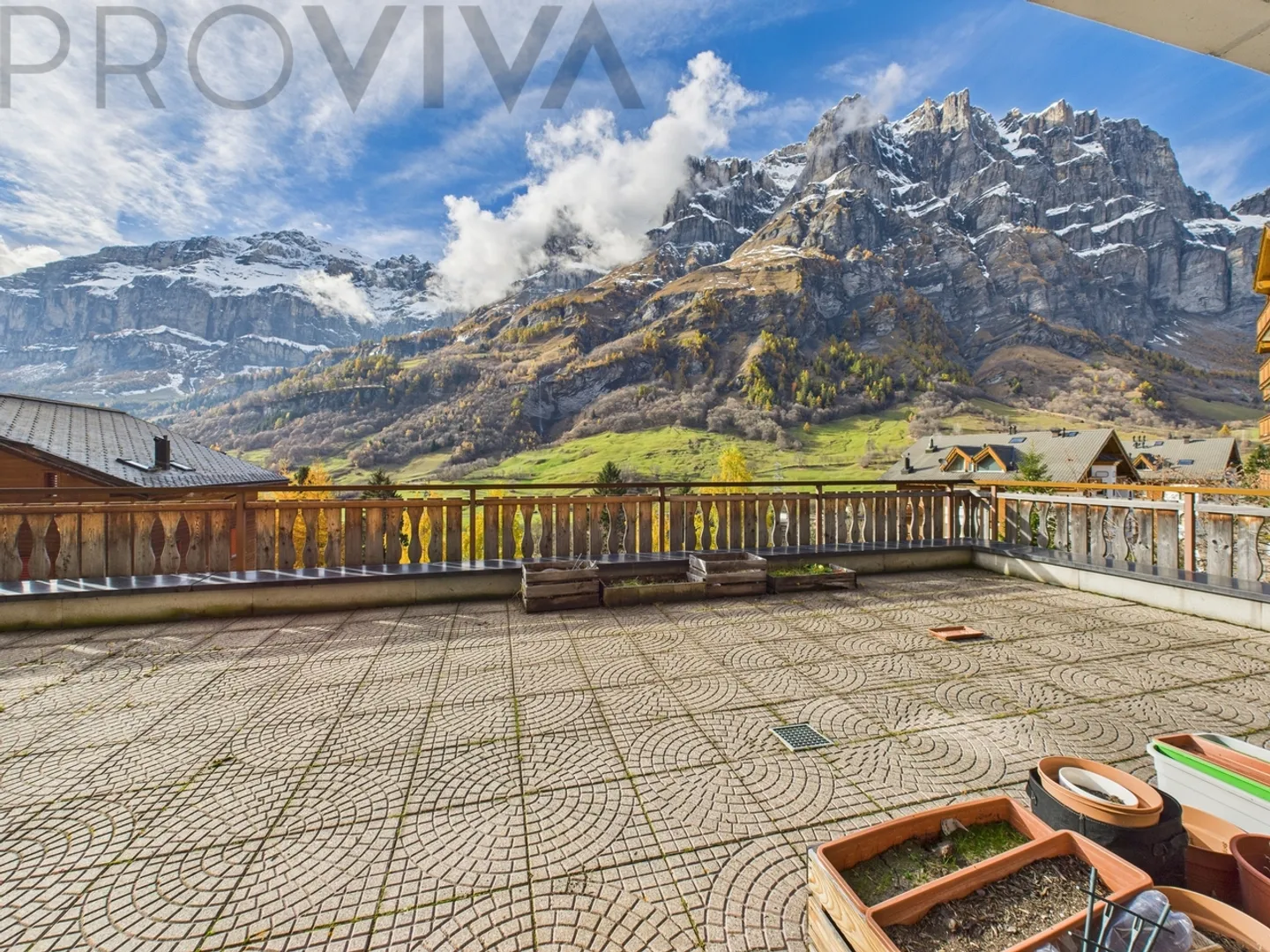 Moments ensoleillés et vue sur la montagne : appartement avec terrasse spacieuse - Photo 2 sur 6