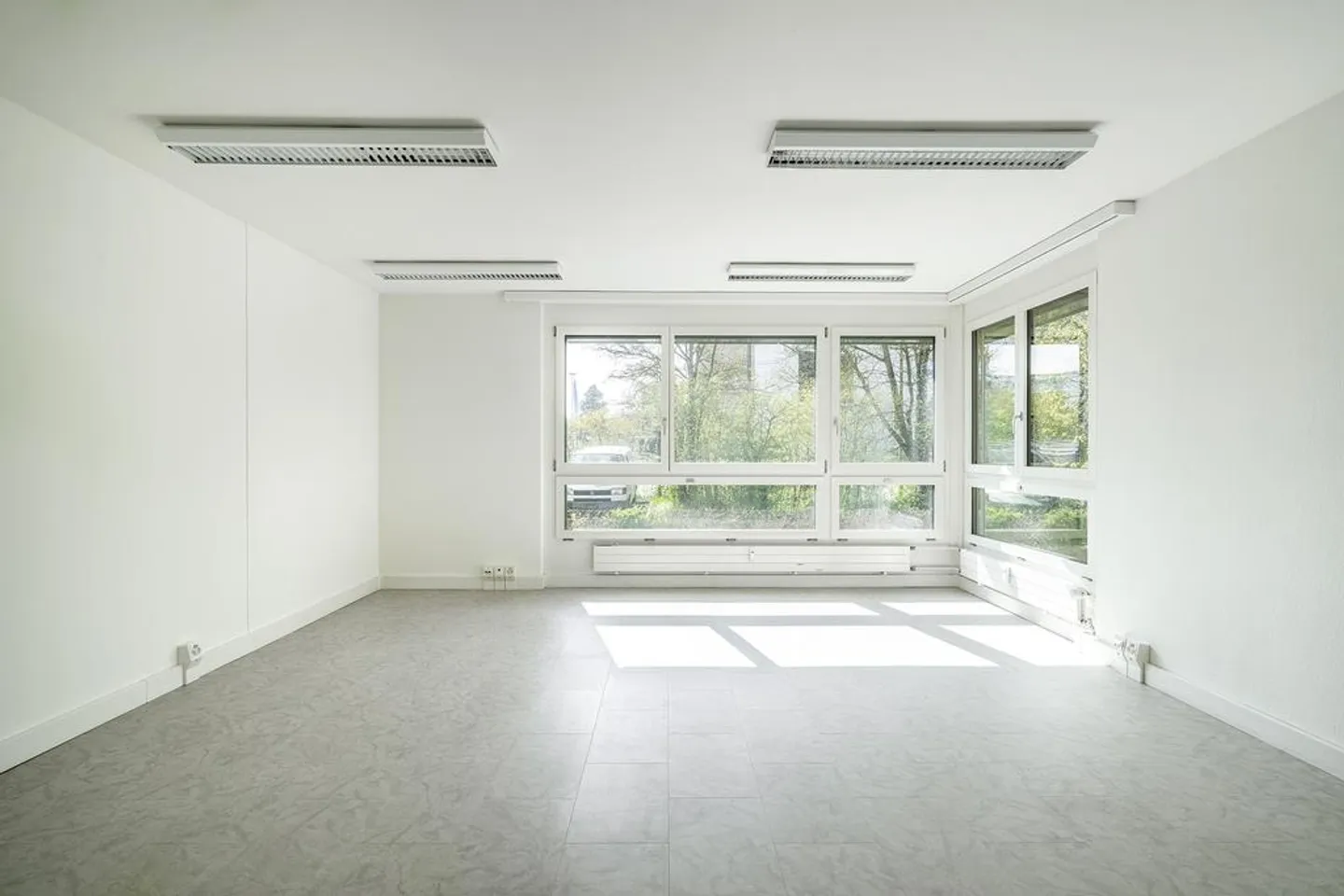 Commercial space in an attractive location in Münchenstein - Photo 4 of 12