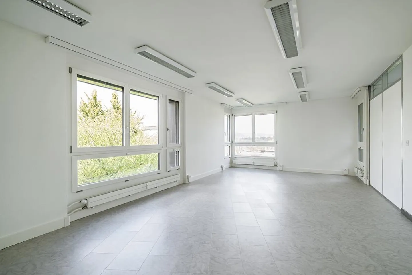 Commercial space in an attractive location in Münchenstein - Photo 5 of 12
