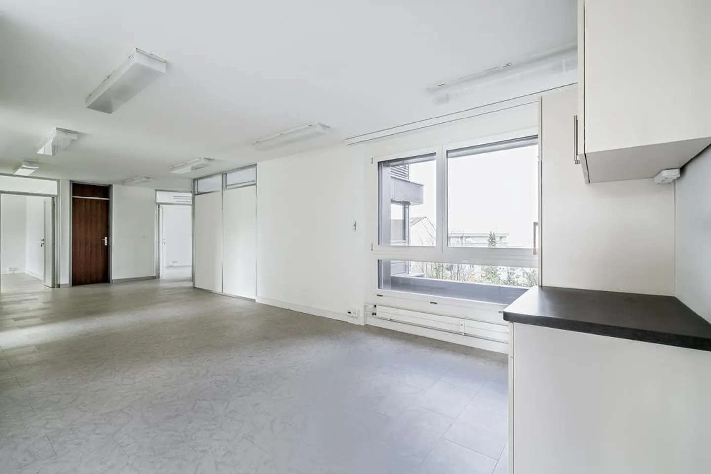 Commercial space in an attractive location in Münchenstein - Photo 8 of 12