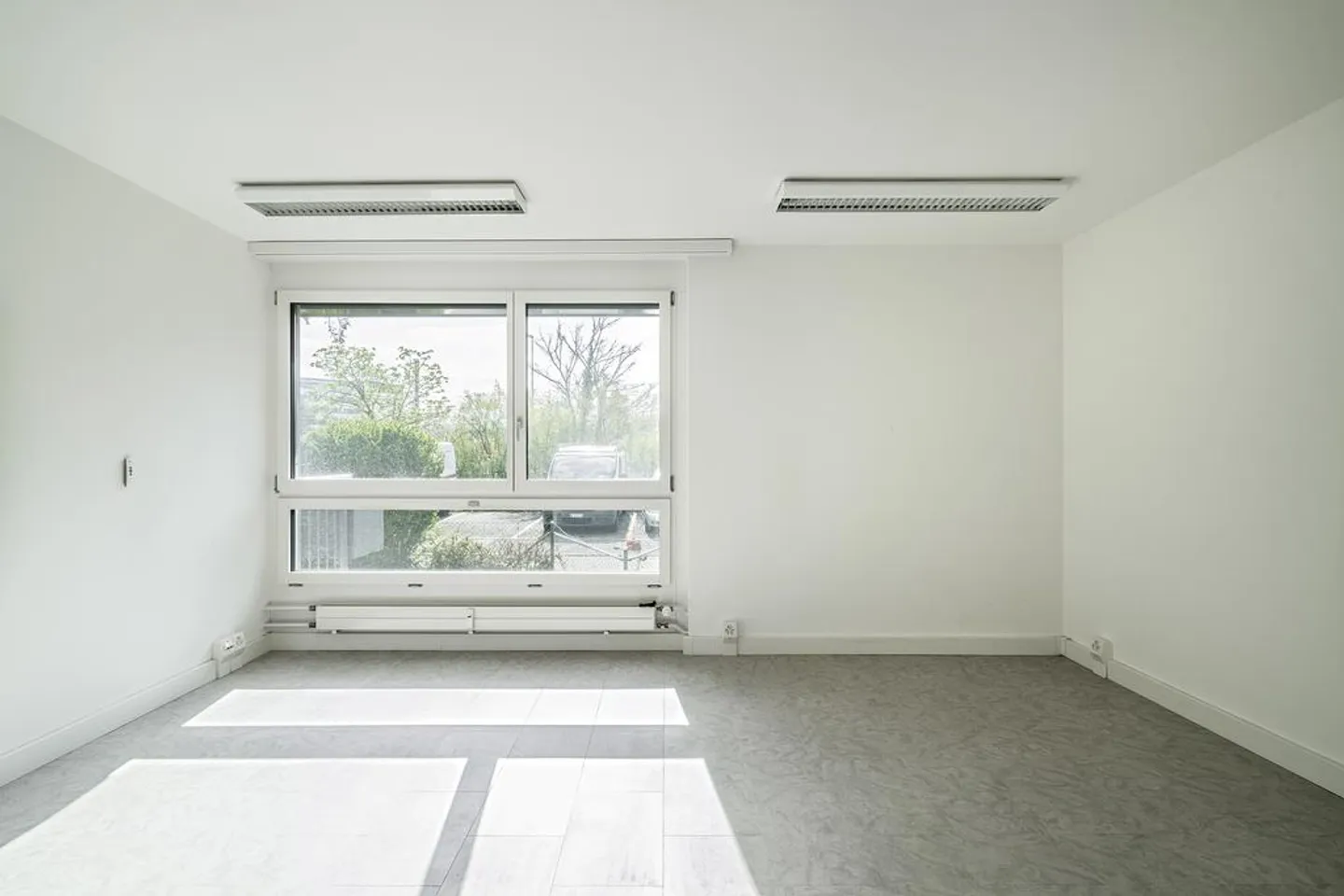 Commercial space in an attractive location in Münchenstein - Photo 11 of 12