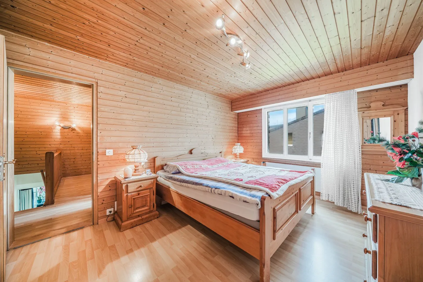 Casa bifamiliare con terrazza e padiglione in vetro - Foto 13 di 22