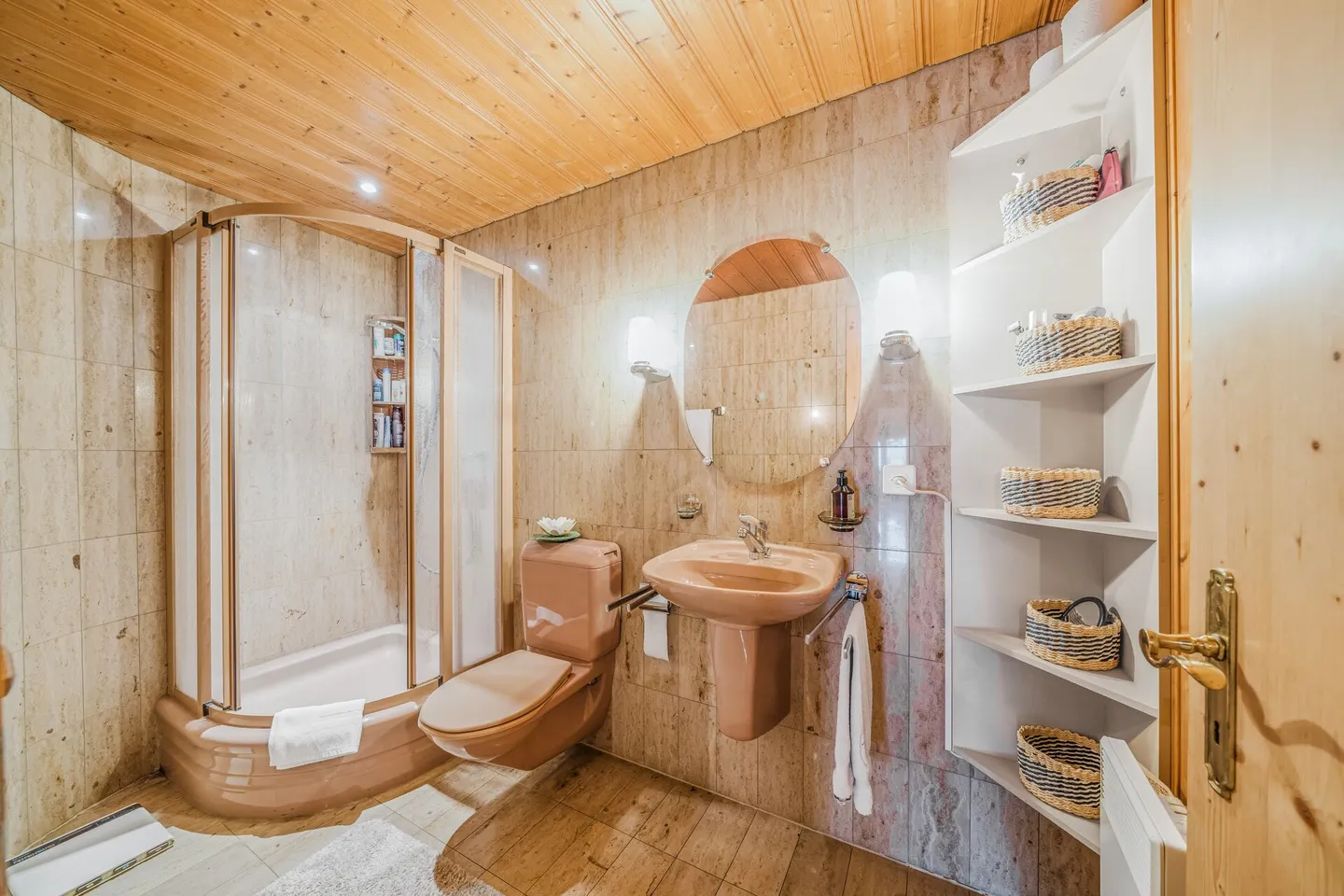 Casa bifamiliare con terrazza e padiglione in vetro - Foto 12 di 22