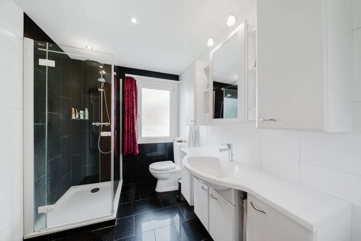 Casa bifamiliare con terrazza e padiglione in vetro - Foto 15 di 22