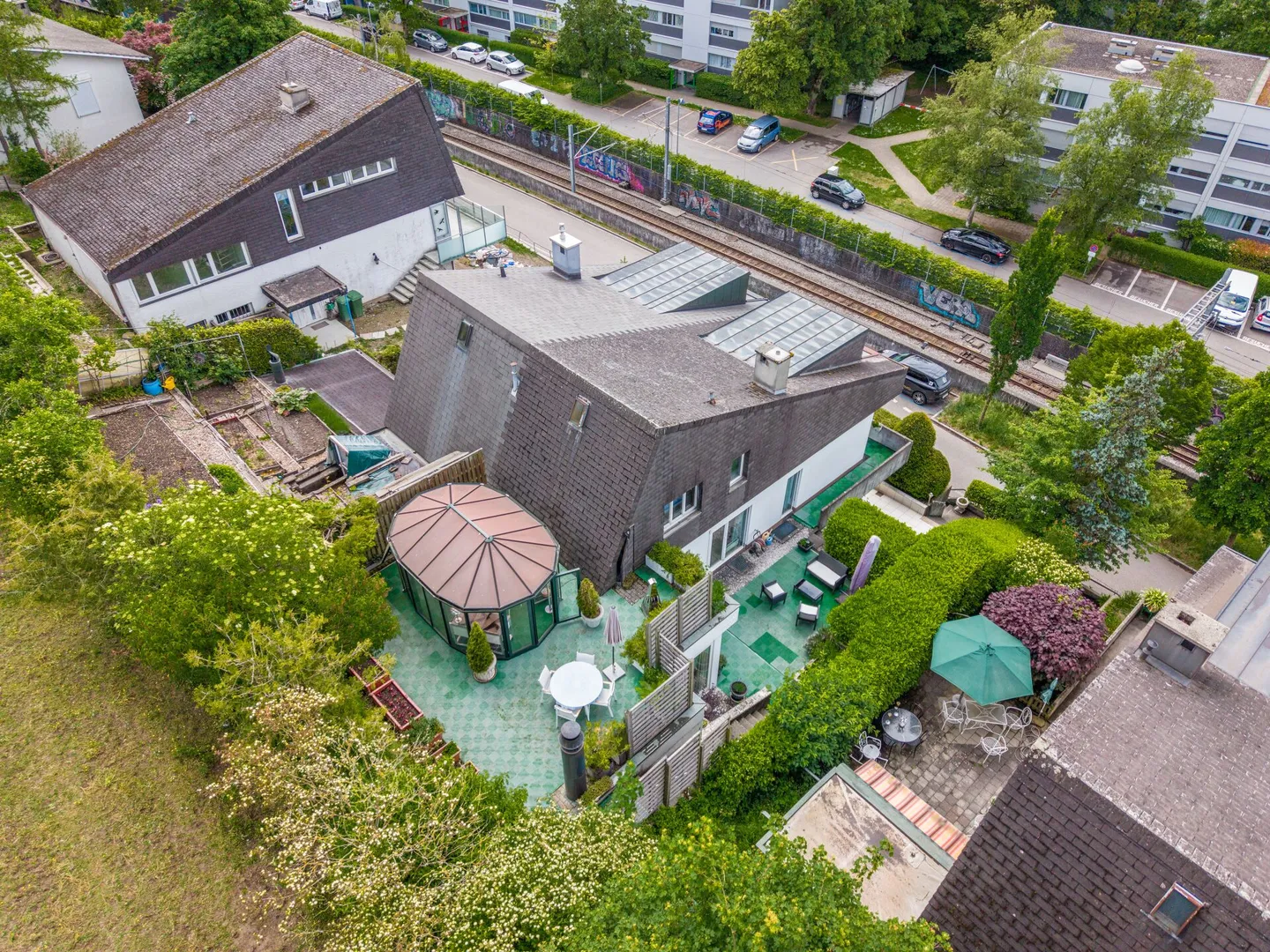 Casa bifamiliare con terrazza e padiglione in vetro - Foto 19 di 22