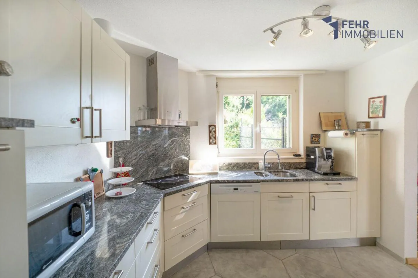 Fehr Immobiliare - Ampio appartamento di 5½ stanze in una posizione soleggiata - Foto 5 di 13