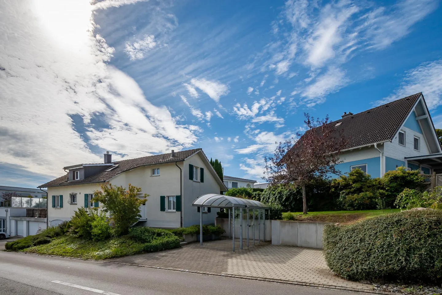 Two-family house with a separate apartment and wild romantic garden - Photo 9 of 21