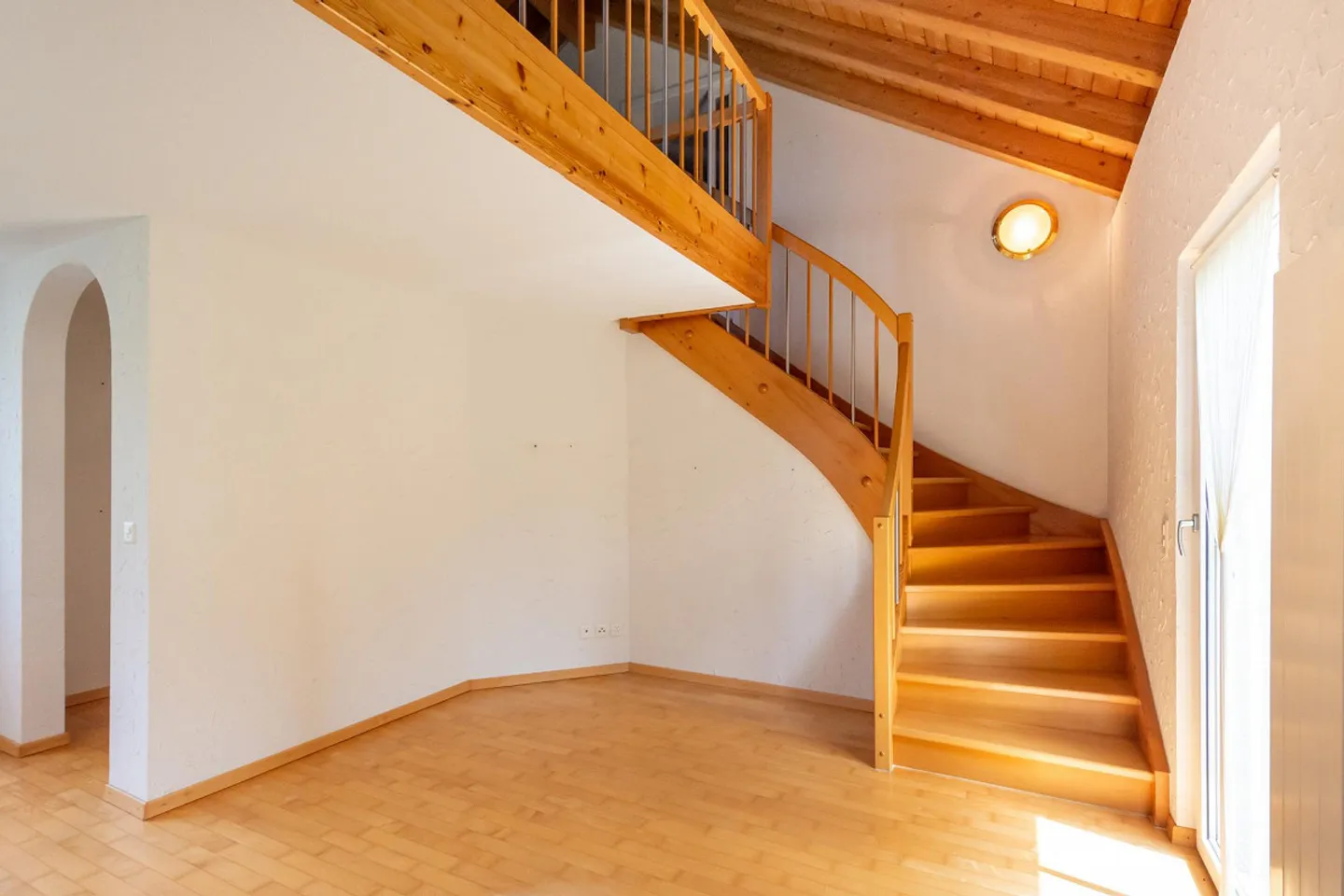 Two-family house with a separate apartment and wild romantic garden - Photo 14 of 21