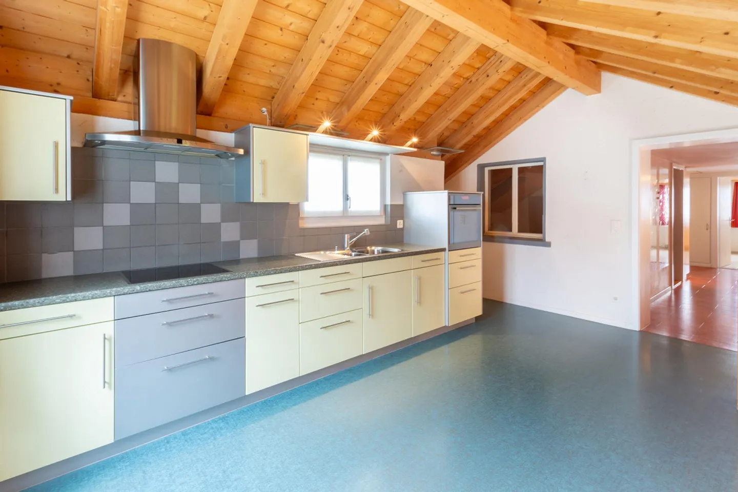 Two-family house with a separate apartment and wild romantic garden - Photo 15 of 21