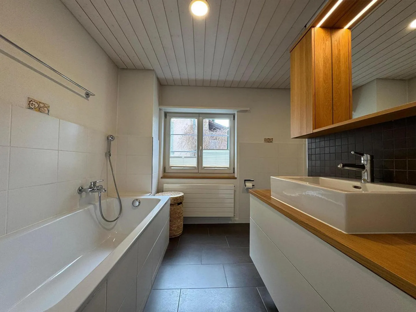 Charming 3.5-room apartment for lovers in a historic building - Photo 13 of 14