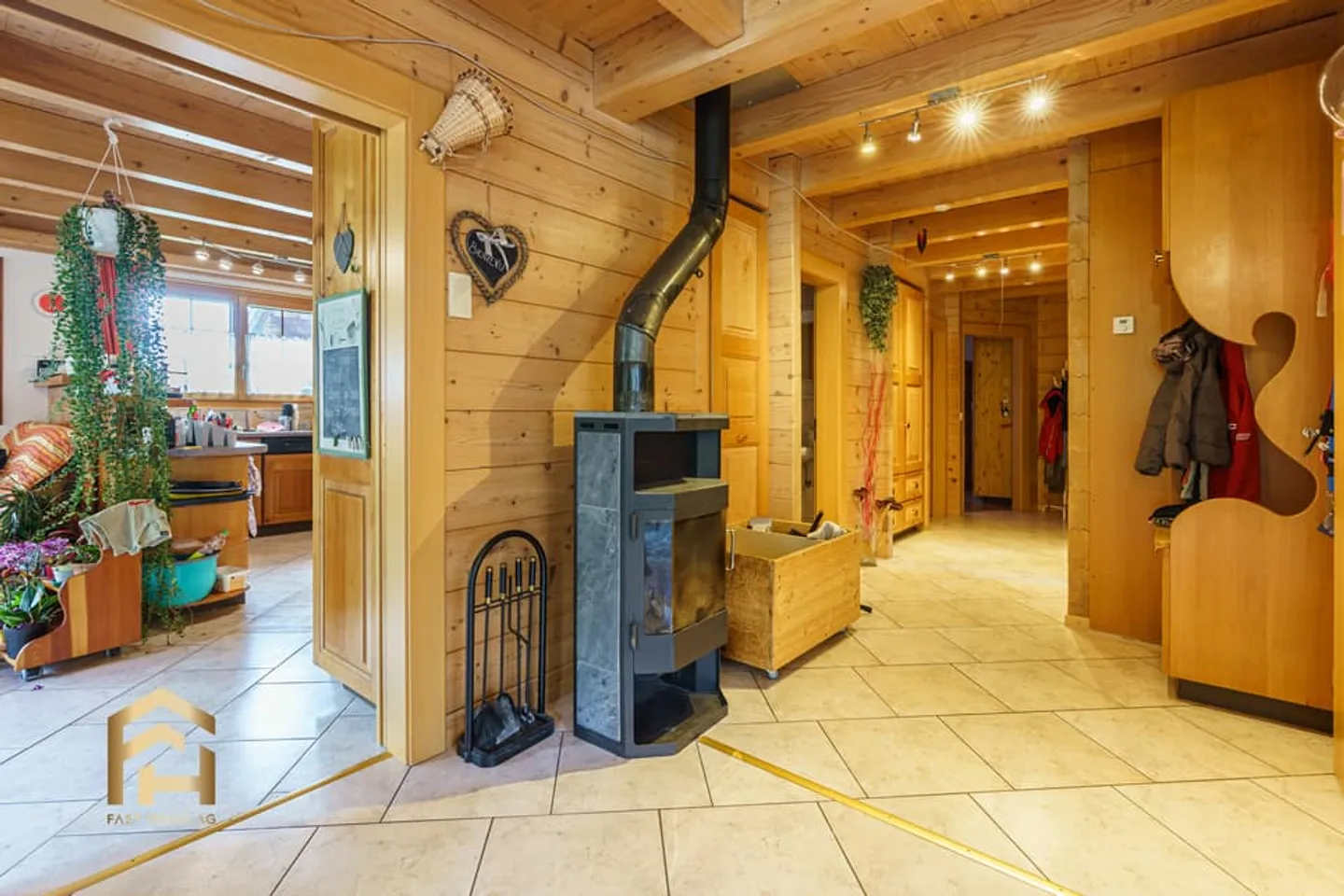 Maison en rondins de bois de mélèze avec 5,5 pièces à Unterbäch - Photo 2 sur 13