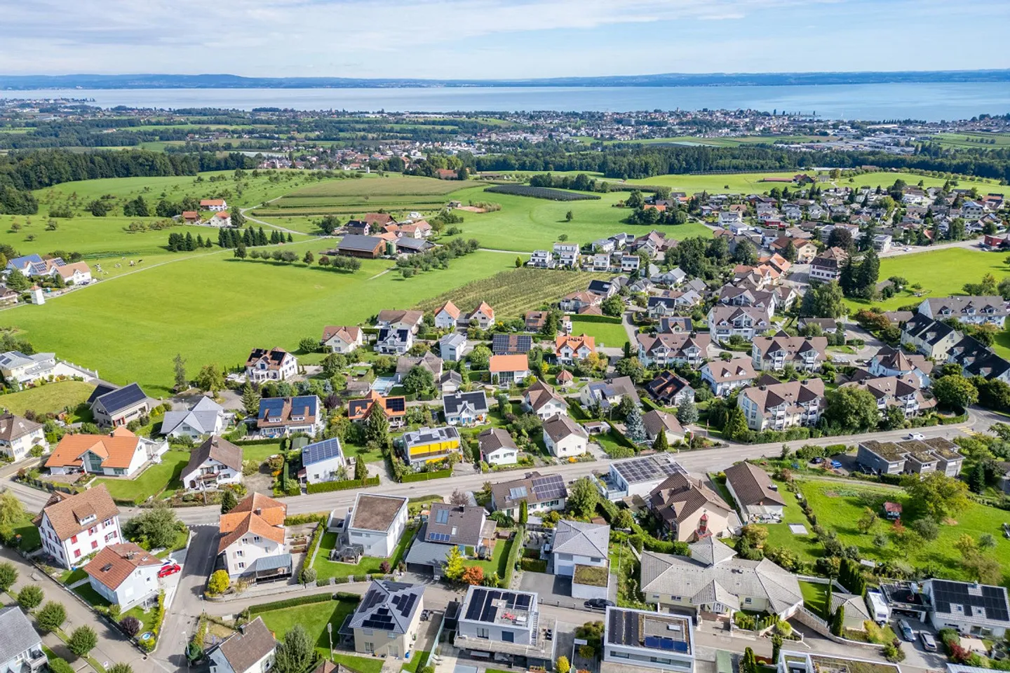 Two-family house with a separate apartment and wild romantic garden - Photo 20 of 21