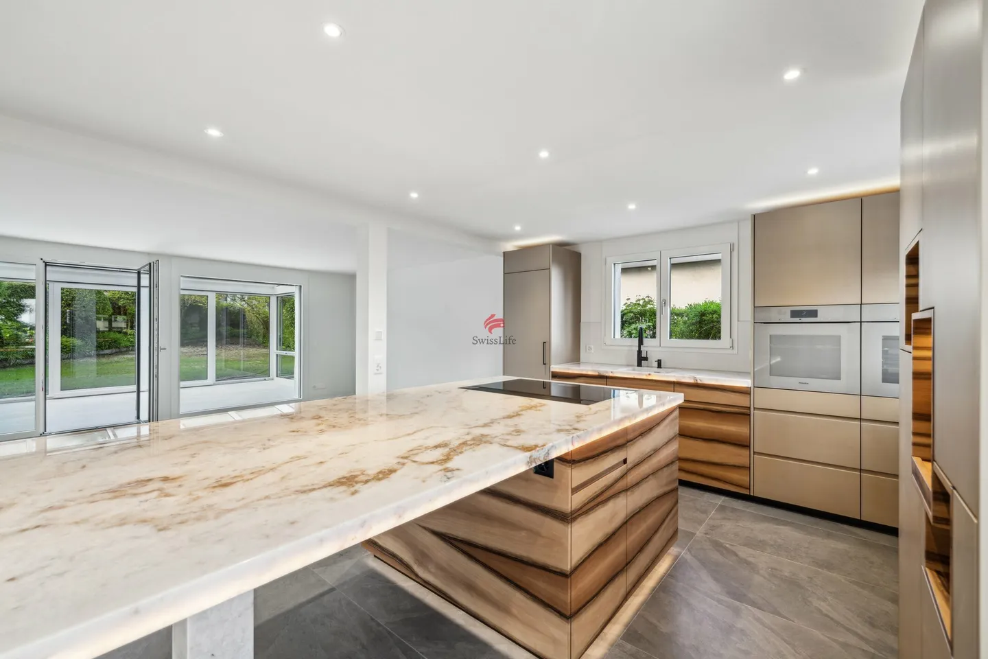 Luxury Family Home - Photo 3 of 15