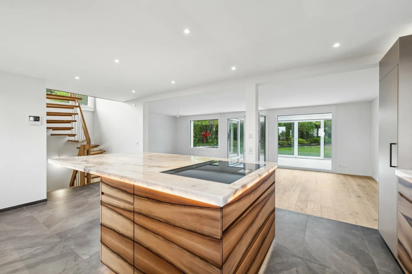 Luxury Family Home - Photo 4 of 15