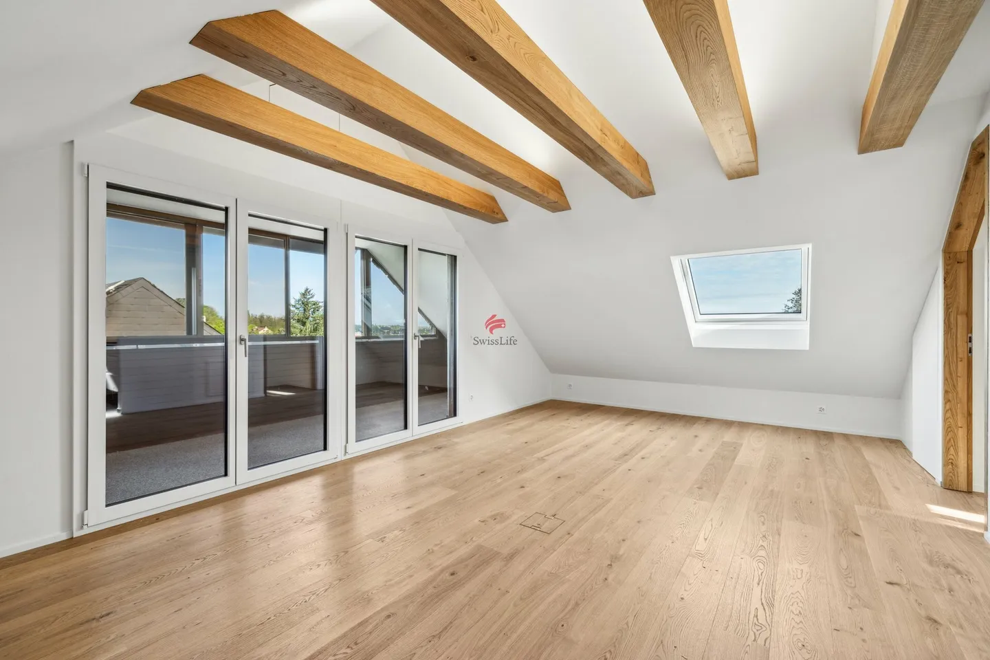 Luxury Family Home - Photo 9 of 15