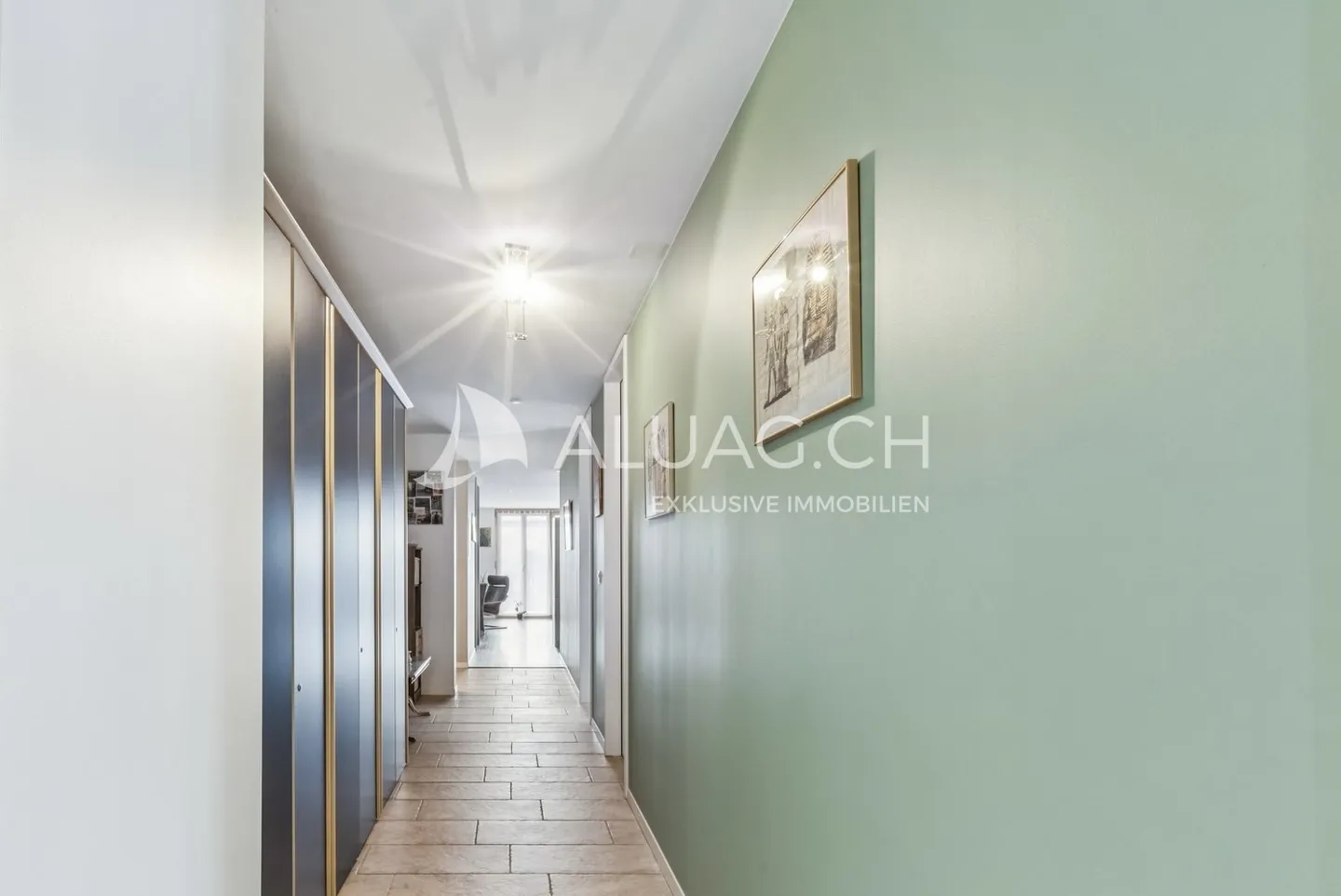 APPARTEMENT AVEC TERRASSE ET VUE ÉTENDUE - Photo 10 sur 13